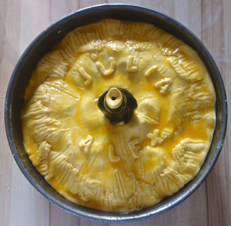 tourte au confit de canard, au foie gras, aux pommes de terre, aux cèpes, etc...