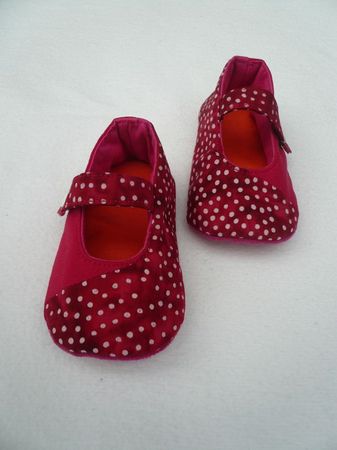 Chaussons babies pois et roses-3