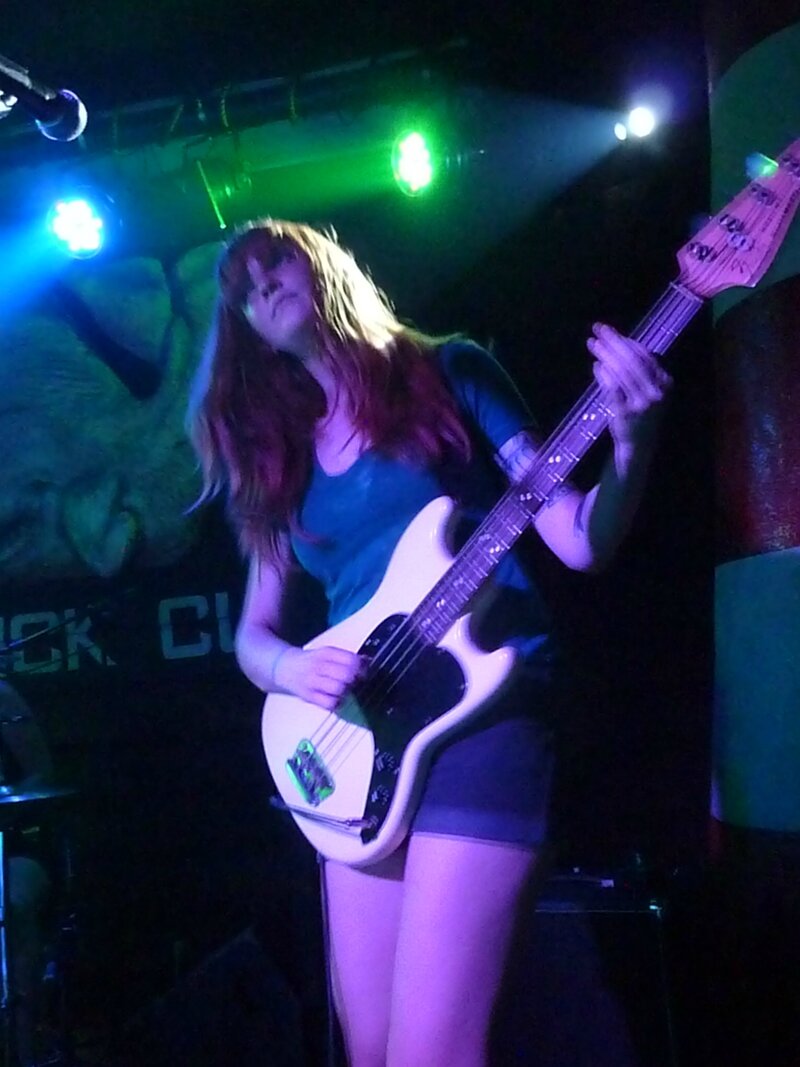 2010 07 Vivian Girls Moby Dick Club 040