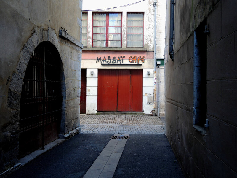Bayonne, Rue des Cordeliers, devanture du bar Massaï Café (64)