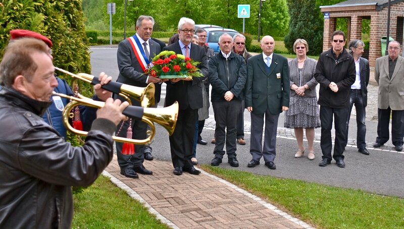 UIRE JOURNEE DEPORTATION 2014 gerbe stèle cheminot