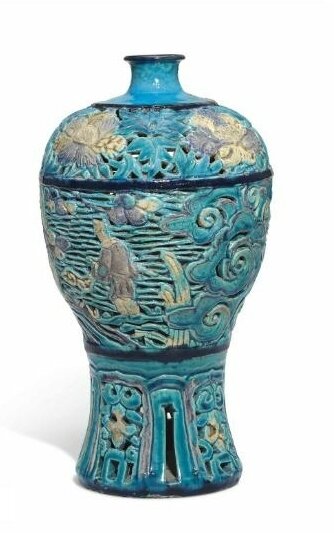 A fahua openwork 'Scholar and pine' vase, meiping, Ming dynasty (1368-1644)