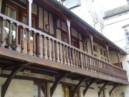 Cour Dauphin 1