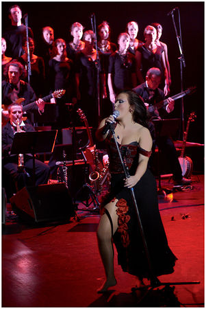 25_Swinging_Carmen