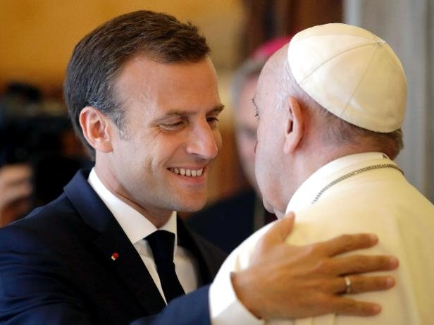 Bécassine au Vatican ? Macron Pape Francois