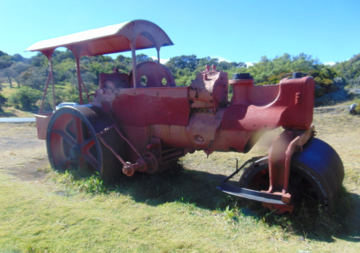 Rouleau compresseur 1950 Réunion à St-Pierre