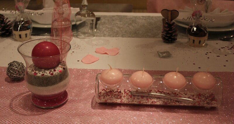 Décoration de table de mariage rose et gris