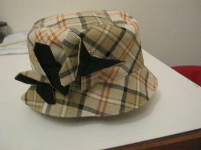 chapeau 1 avec broche