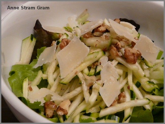 Salade de courgette à la pomme et aux noix recettes Moelleux au chocolat, à la courgette et aux noix