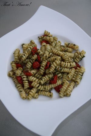 Salade_de_p_tes_au_pesto_de_roquette_et_tomates_confites3