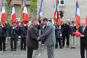 cérémonie 8 mai 2013 Avranches Gérard Rouxelin décoration mairie