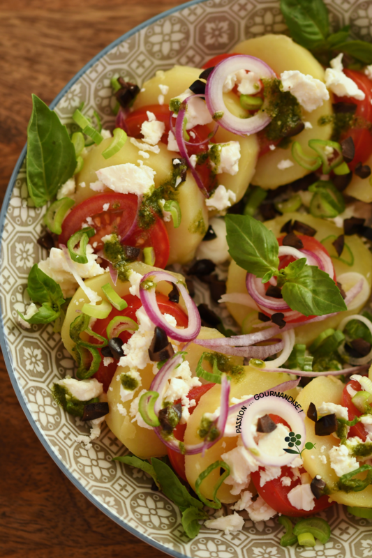 Salade pomme de terre, tomate, feta, olive noire, basilic & pesto_2
