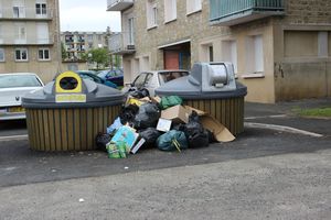 poubelles rue Jean Mermoz Avranches mai 2013