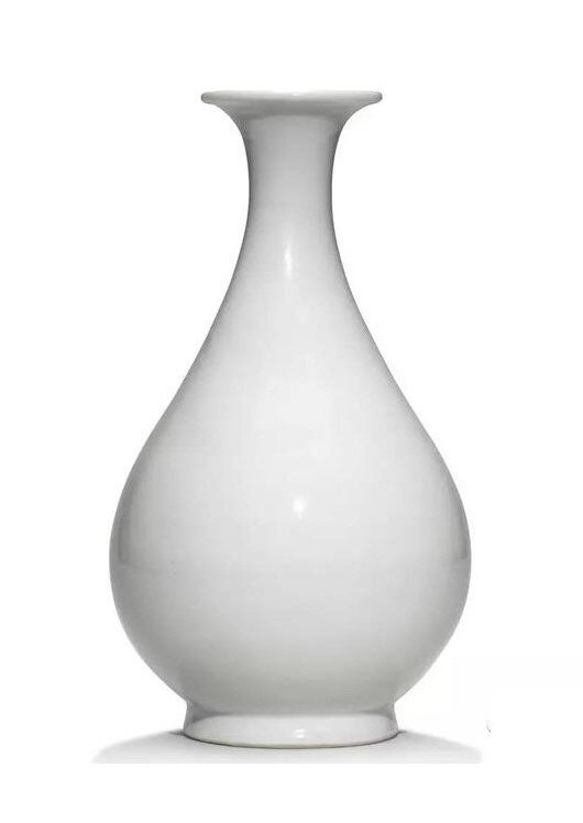 A rare sweet-white 'tianbai' glazed vase, yuhuchunping, Yongle period (1403-1425)