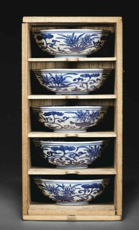 A set of five blue and white bowls, Jiajing six-character marks in underglaze blue and of the period (1522-1566)
