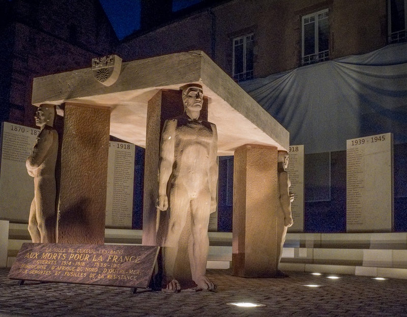 Luxeuil Monument aux Morts 1939-1945 France Bleu R