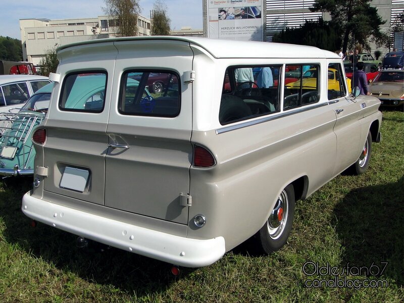 chevrolet-c10-custom-suburban-1965-02