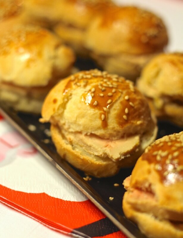 mini hamburgers au foie gras et confit d'oignons