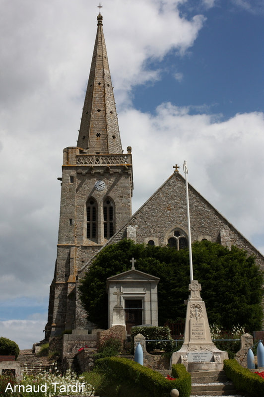 001220 Cotentin Juin 2022 - Le Val de Saire - L'église de Réville