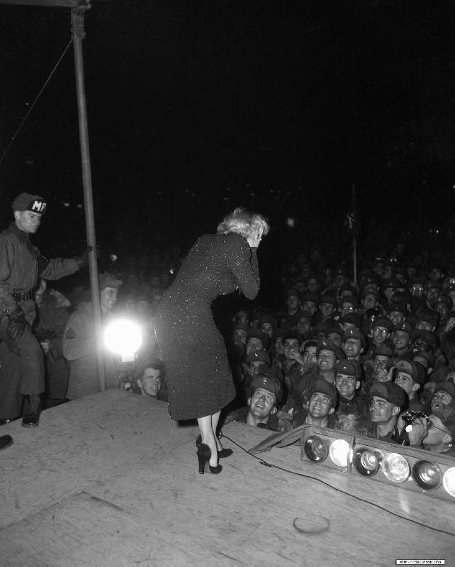 1954-02-17-korea-25thMarineDivision-stage_in-030-1