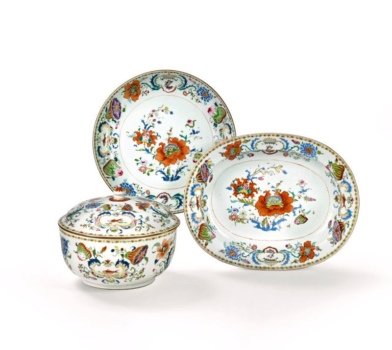 2021_PAR_20379_0388_000(deux_plats_et_une_terrine_couverte_en_porcelaine_de_la_famille_rose_a011745)