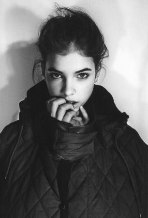 Barbara_Palvin_L_Officiel_1
