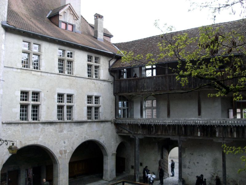 033 La Cour intérieure du Chateau de Gruyères