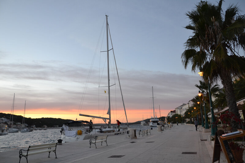 Mali-Losinj, le Sun Odyssey 509 Rock Point à quai au crépuscule, mercredi 28 octobre 2020 (1)