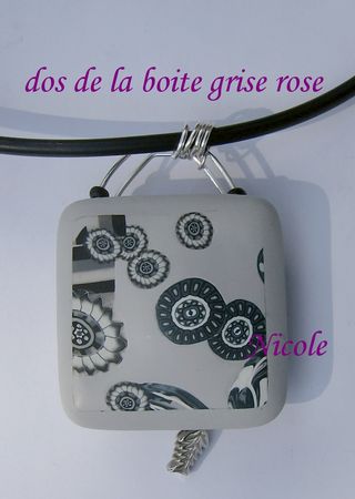 dos_de_la_boite_grise_rose