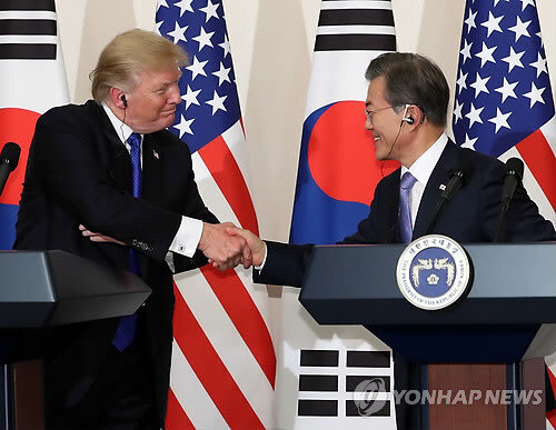ob_4e30f6_moon-jae-in-donald-trump-conference-de