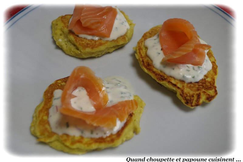 blinis de pommes de terre, crème acidulée, truite fumée-2521