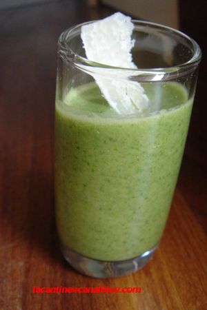 Soupe froide de roquette recettes entrees Salade de roquette à la coppa et aux noix agrémentée de tomates séchées maison