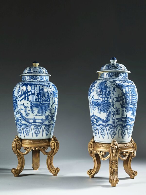 Importante paire de potiches couvertes en porcelaine bleu blanc, Chine, Dynastie Qing, époque Kangxi (1662 – 1722)