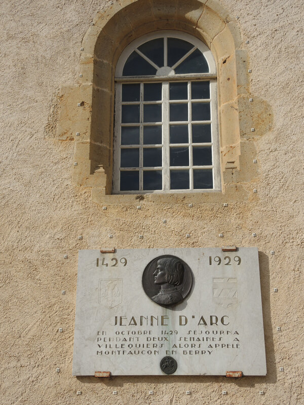 Villequiers, église, médaillon Jeanne d'Arc