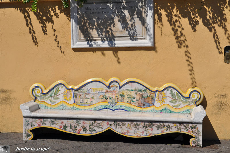 Banc en faïence à Sorrento (Italie)