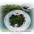 Epinard chinois sautés à l'ail, sauce soja et champignons