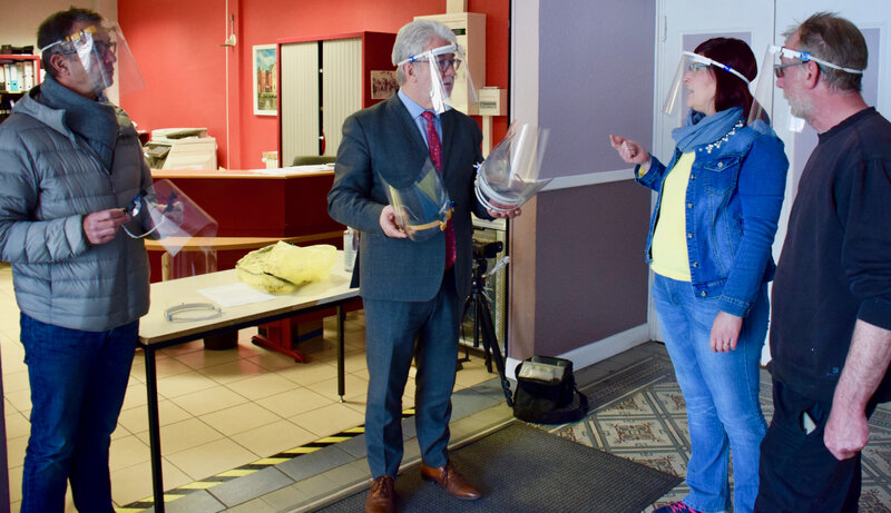CORONAVIRUS 2020 BRISSET REMISE MASQUES VISIÈRES MAIRIE