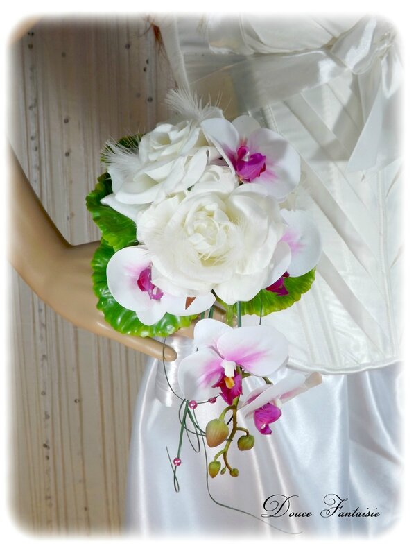 Bouquet rond orchidée blanc fuchsia mariage