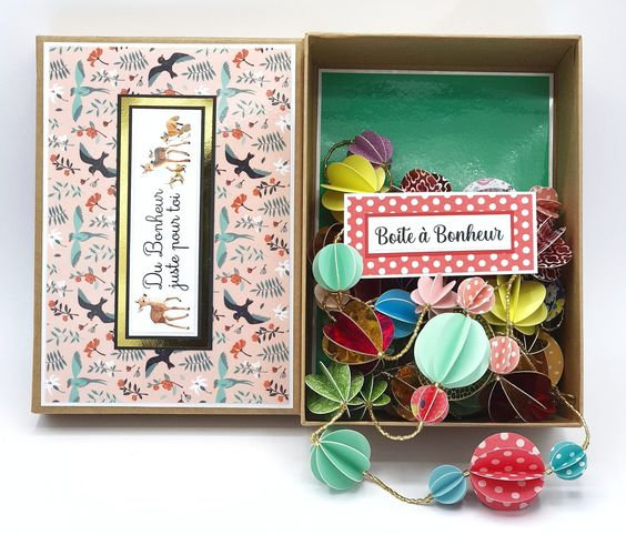 boite guirlande papier multicolore vanillejolie