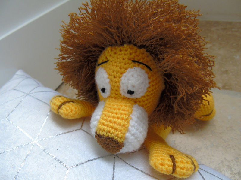 Lion au crochet pantouflard