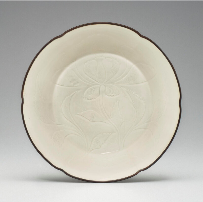 A rare Dingyao carved foliate-rimmed shallow bowl, Northern Song dynasty, 11th-12th century (2)