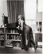 1952-01-Beverly_Carlton_hotel-day1-sit02-negligee_black-by_halsman-011-2