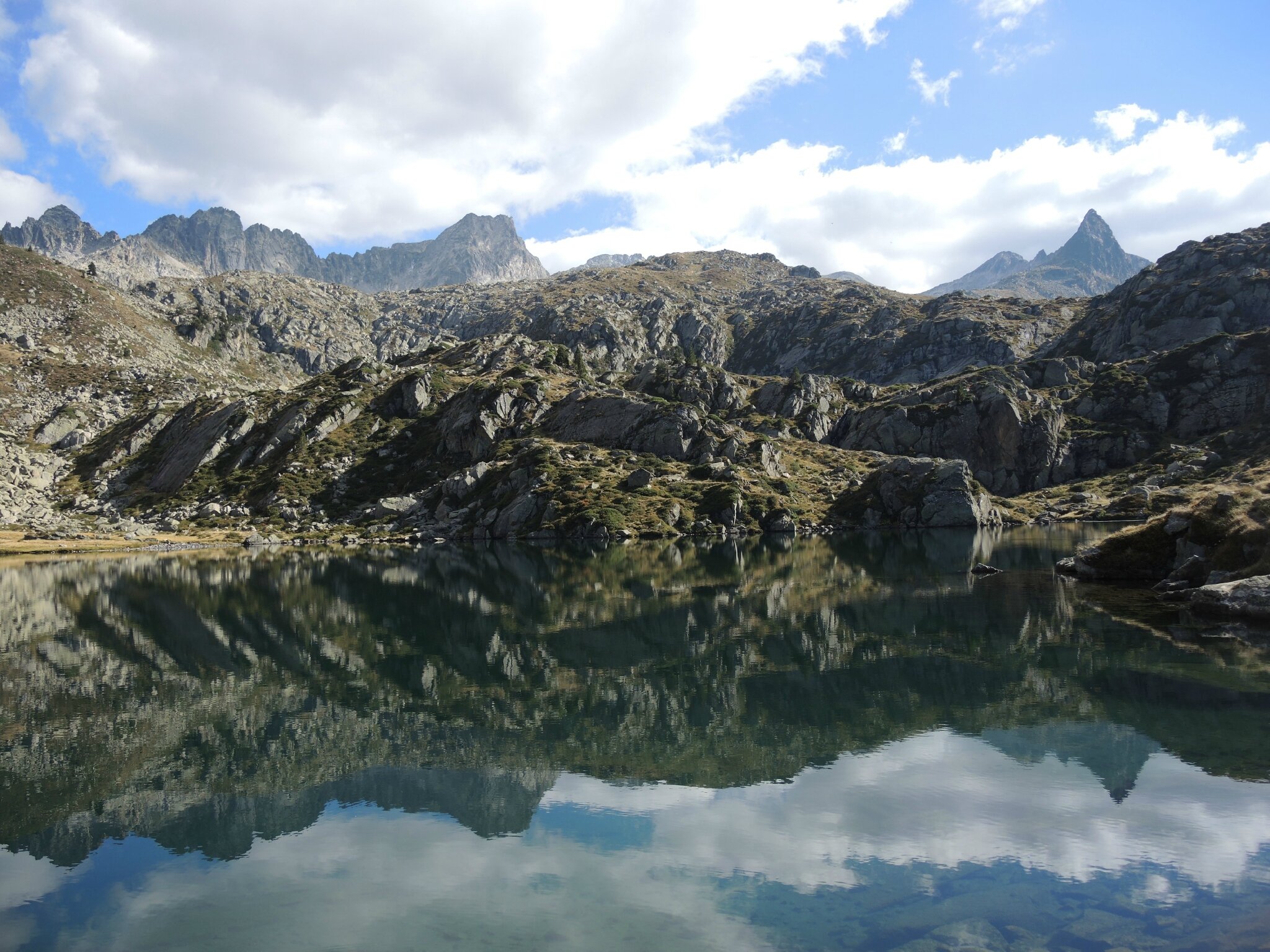 Lac de la Glère, lac, crête d'Espade et Campanal de Larrens (65)