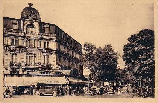 Z Dijon C Terminus Hôtel et Grande Taverne en face de la gare 810_001