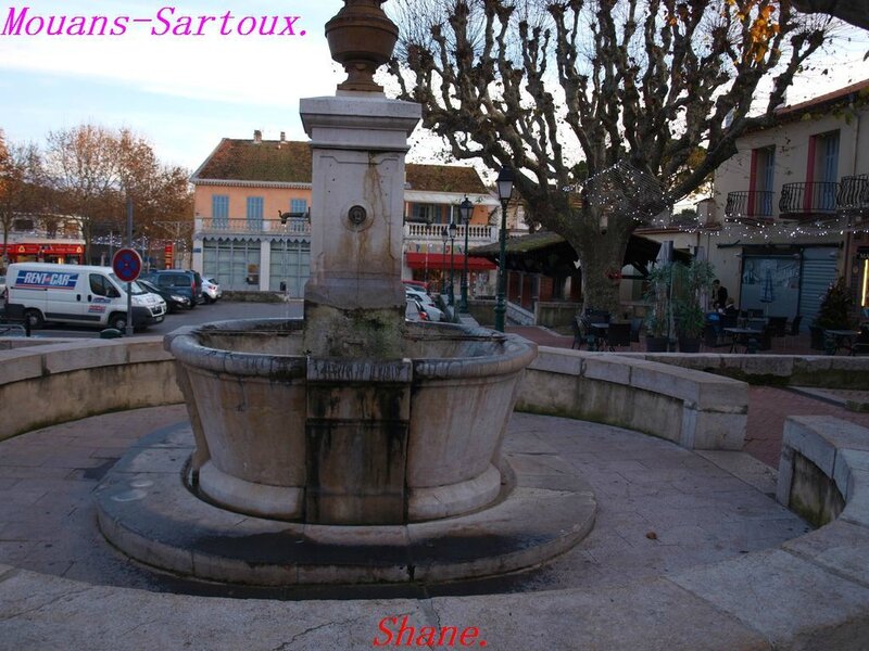 le 26-12-2014 fontaine place Jean Jaurés Mouans-Sartoux (3)