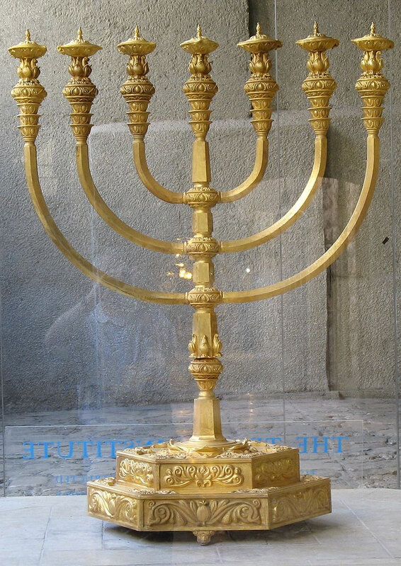 Chandelier à sept branches, Menorah