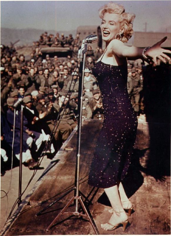 1954-02-16-4_base_1st_marine_division-stage-010-by_Bob_Jennings-3