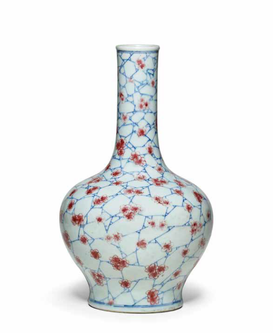 An underglaze blue and red 'cracked ice and prunus' vase, 18th-19th century