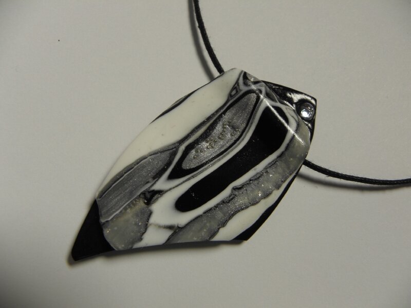 pendentif noir blanc argent