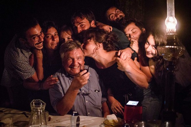 Gilles le vigneron, mon père et sa troupe de vendangeurs
